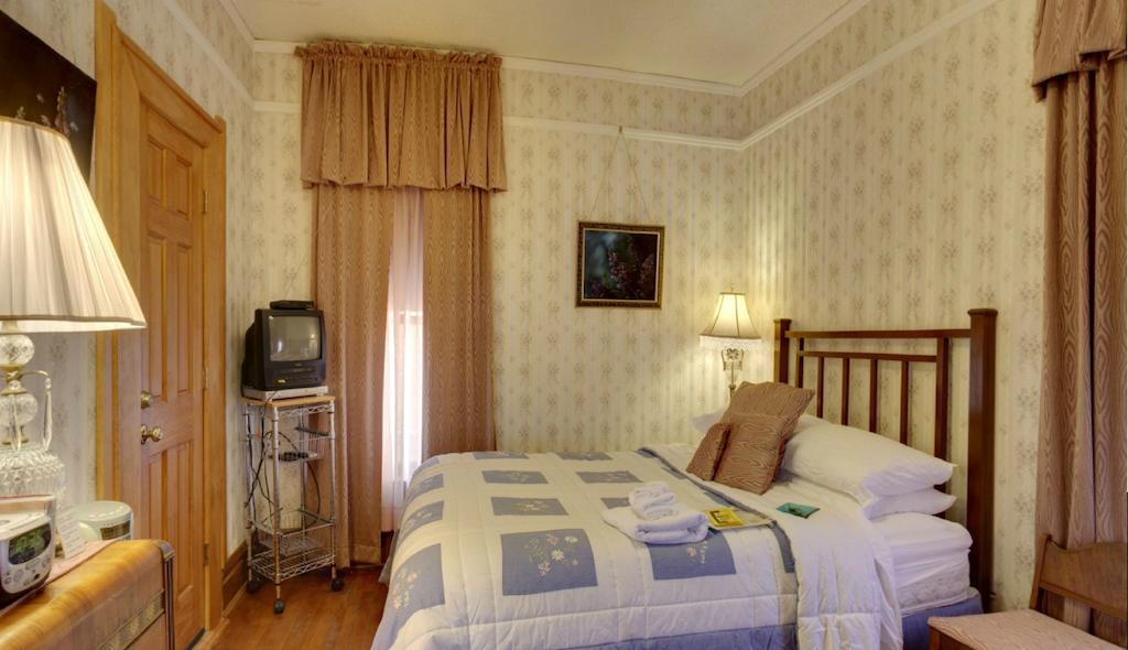 Garden House Bed And Breakfast Ханибал Стая снимка